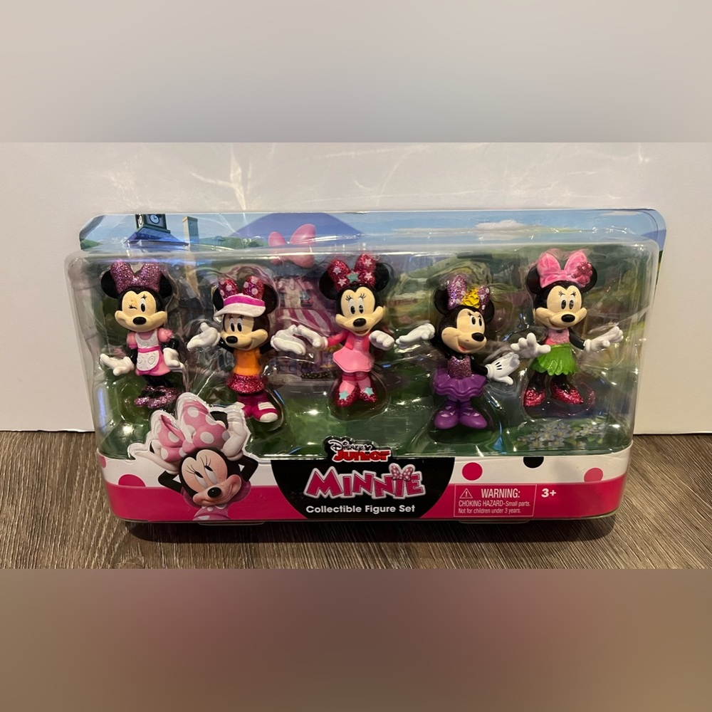 ⭐️ 3/$20 Disney Junior Minnie Mouse Figurines- Age 3+- NIB - Picture 1 of 2